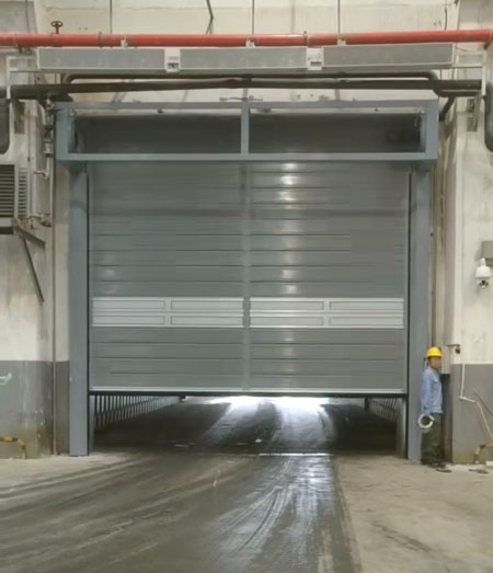 地下車庫硬質(zhì)快速卷簾門安裝